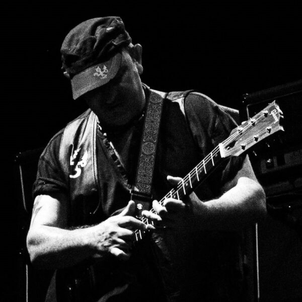 Ghigo black white rock in roma con gibson